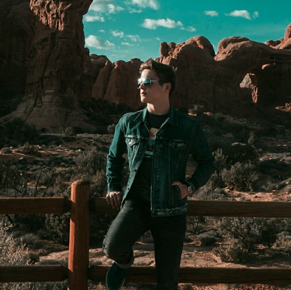 Meet your Posher, Alex - Picture 1 of 1